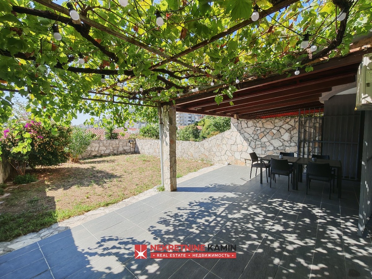 Renovated Three-Bedroom Apartment with Courtyard Terrace (about 100 m²) and Garage, Budva